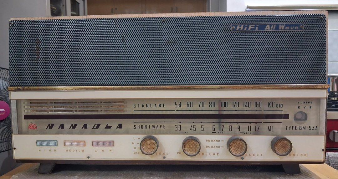 Vintage Radio (Category: Soundbars, Speakers & Amplifiers) located in Pasig City. Submitted by stelala19 (Listing ID 1446038617, Image 1). Description: Selling: Nanaola 6M-5ZA, SW/BC band vacuum tube radio made by Nanaola Radio Co. (also known as Nanyola/Nanao), a Japanese manufacturer active during the 1950s. Considered very collectible as Nanaola brand is known for producing high-quality valve/tube radios. Size 21in x 7.5in. Height 11in. Issue: