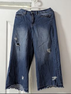 (Category: ) located in . Submitted by simone.closet (Listing ID 1446152225, Image 1). Description: .