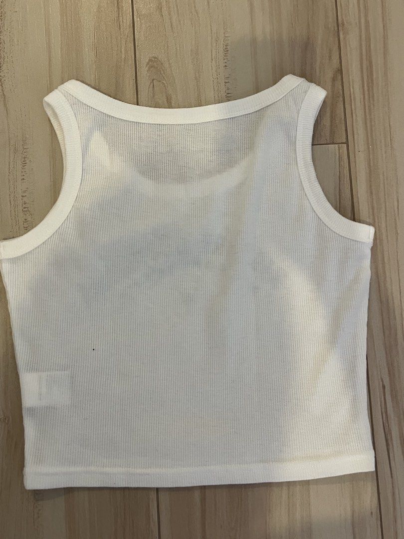 White Cropped Top (Category: Others Tops) located in Taguig. Submitted by rycarts (Listing ID 1446030108, Image 2). Description: Description: Well used & signs of usage Size: Xs General Note: * item is second hand so please manage your expectations * no asking for when worns (ww) pictures will be posted if there is * selling my clothes for low prices bc i need to declutter before school starts * can give discount if taking more than 3 items :) MO