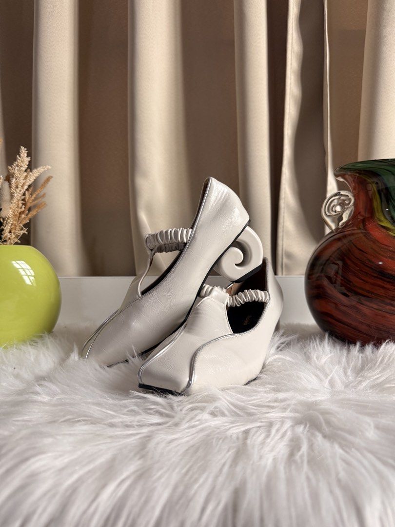 White Heels (Category: Heels) located in Pasig City. Submitted by snoca (Listing ID 1446011704, Image 1). Description: Size 36.