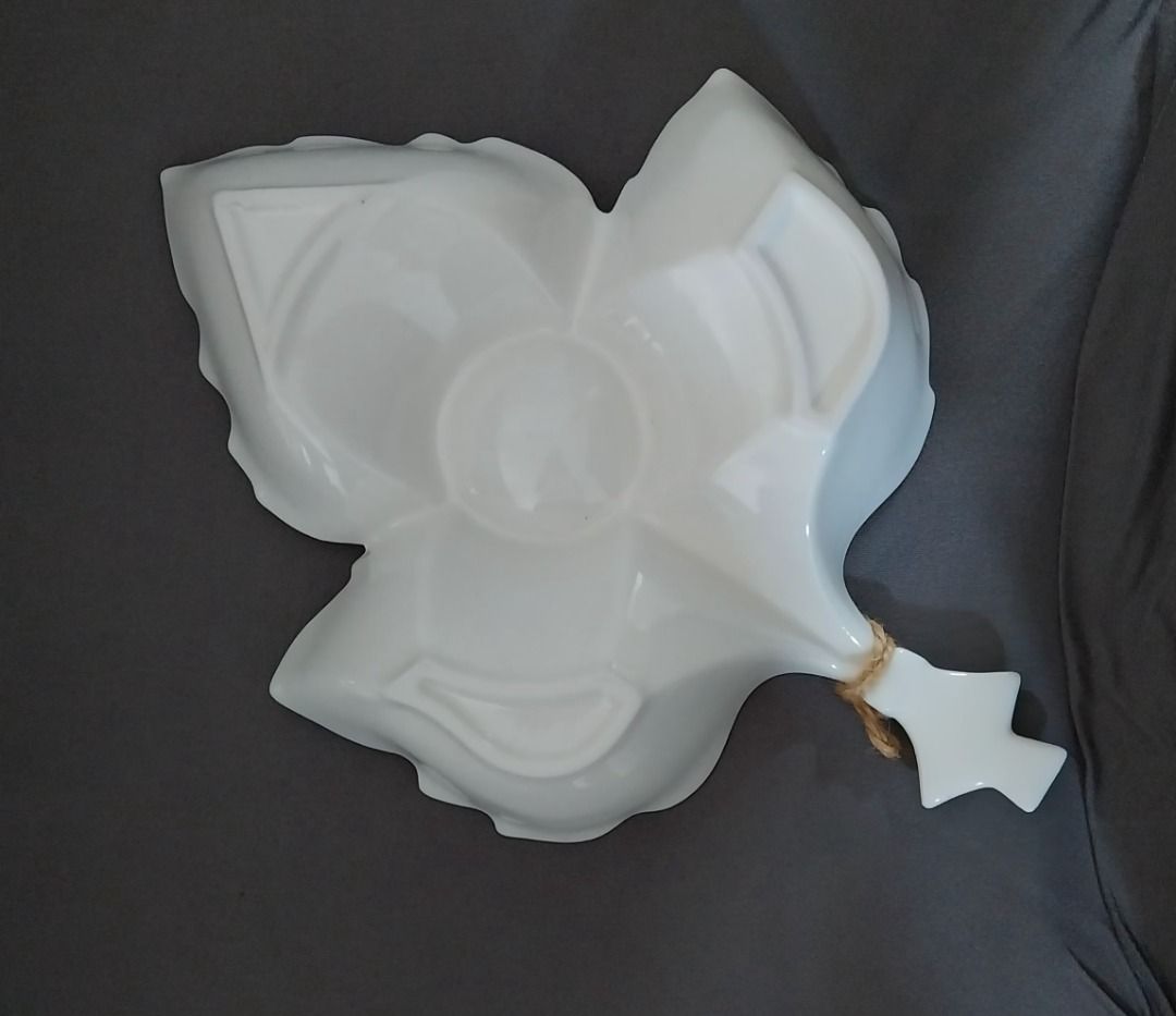 White Leaf Shaped bowl492918304733276161
