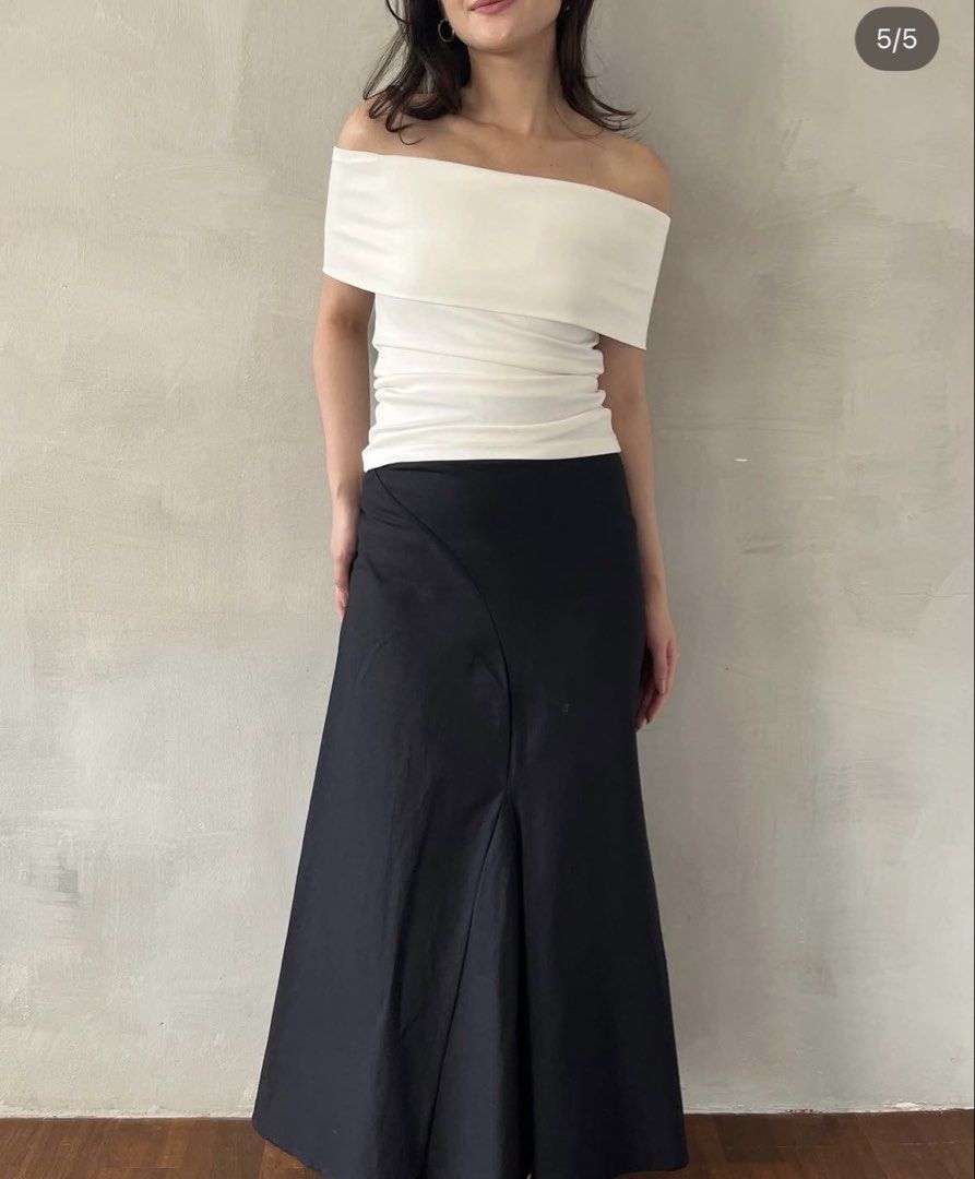 White off shoulder dress (Category: Dresses) located in Paranaque City. Submitted by declutterwithme620 (Listing ID 1446087831, Image 1). Description: Lola and Daisies Samira Contrast Dress Og price: 2950 Selling price: 1800 Washed but never used. .