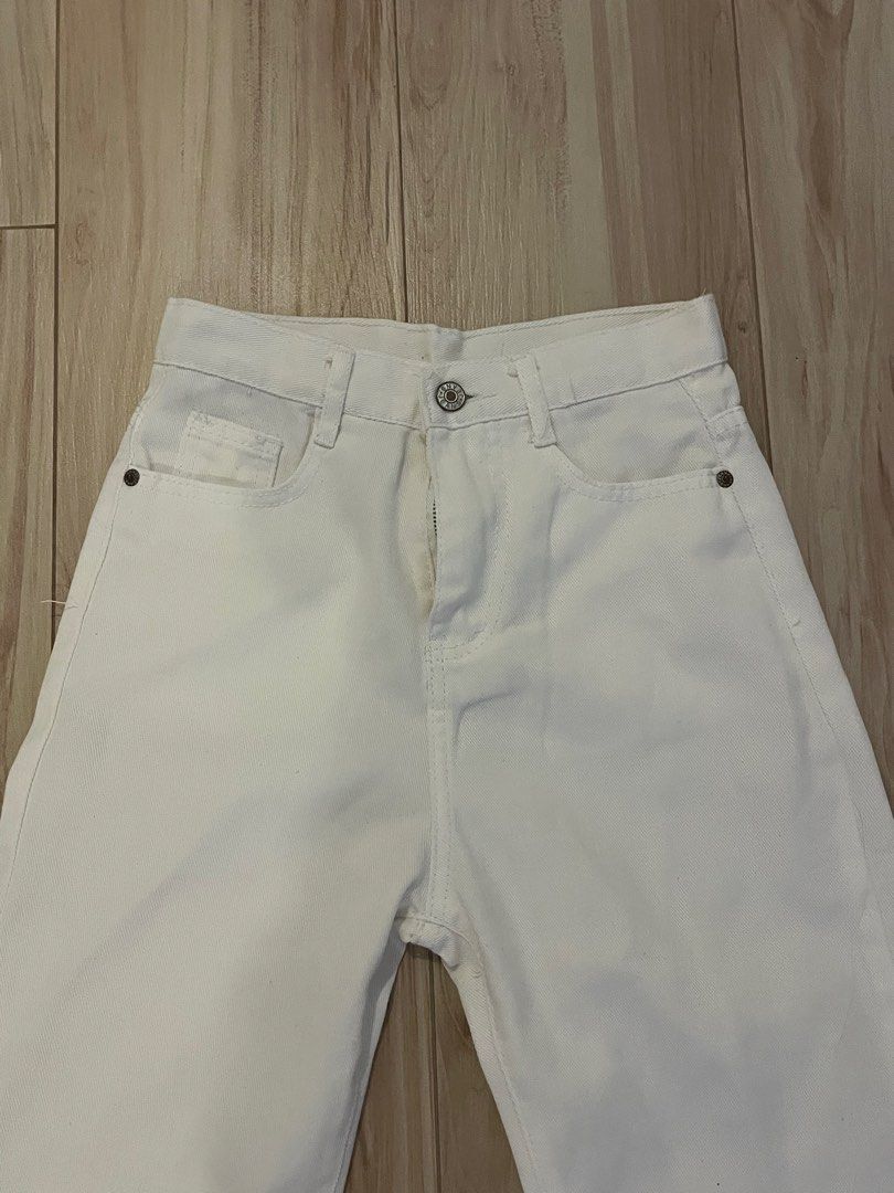 White Pants (Category: Other Bottoms) located in Taguig. Submitted by rycarts (Listing ID 1446025975, Image 1). Description: .