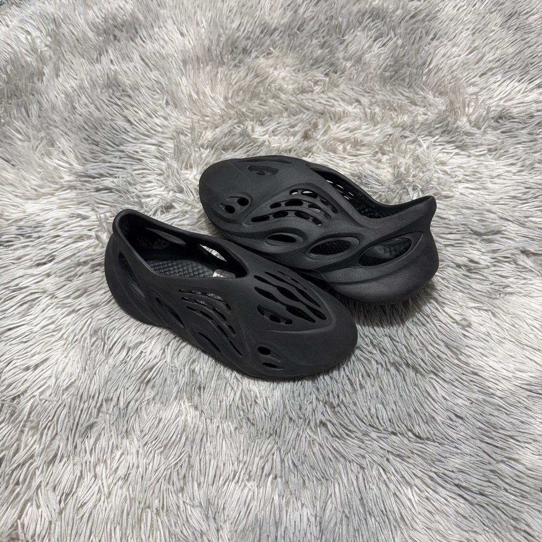 Yeezy Foam Runner “Onyx” (Category: Slippers & Slides) located in Cavite. Submitted by acentials (Listing ID 1446063302, Image 1). Description: Adidas Foam Rnr “Onyx” sz 9m / Used 3x (pair only) Php 3,498.