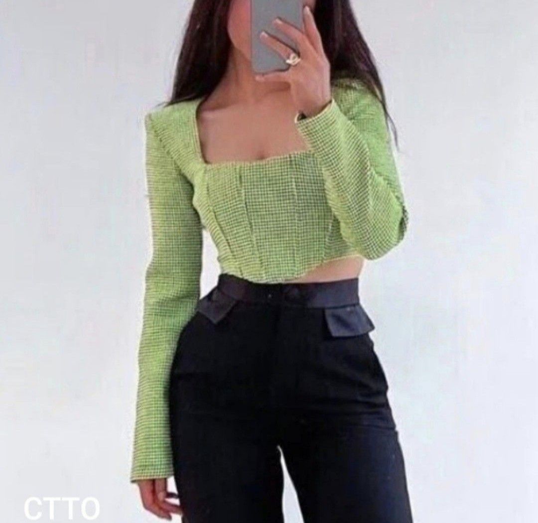 Zara Green Houndstooth Corset Crop Top (Category: Others Tops) located in Manila. Submitted by yui021 (Listing ID 1446158250, Image 3). Description: - Zara crop top with houndstooth pattern (neon green & black) - Square neckline - Long sleeves with shoulder pads - Fitted, corset-like design - RFS: Bought this here in Carousell. I love this, and I would love to keep this, but I am too flat chested 😂 Apart from that, this really looks great on. - 