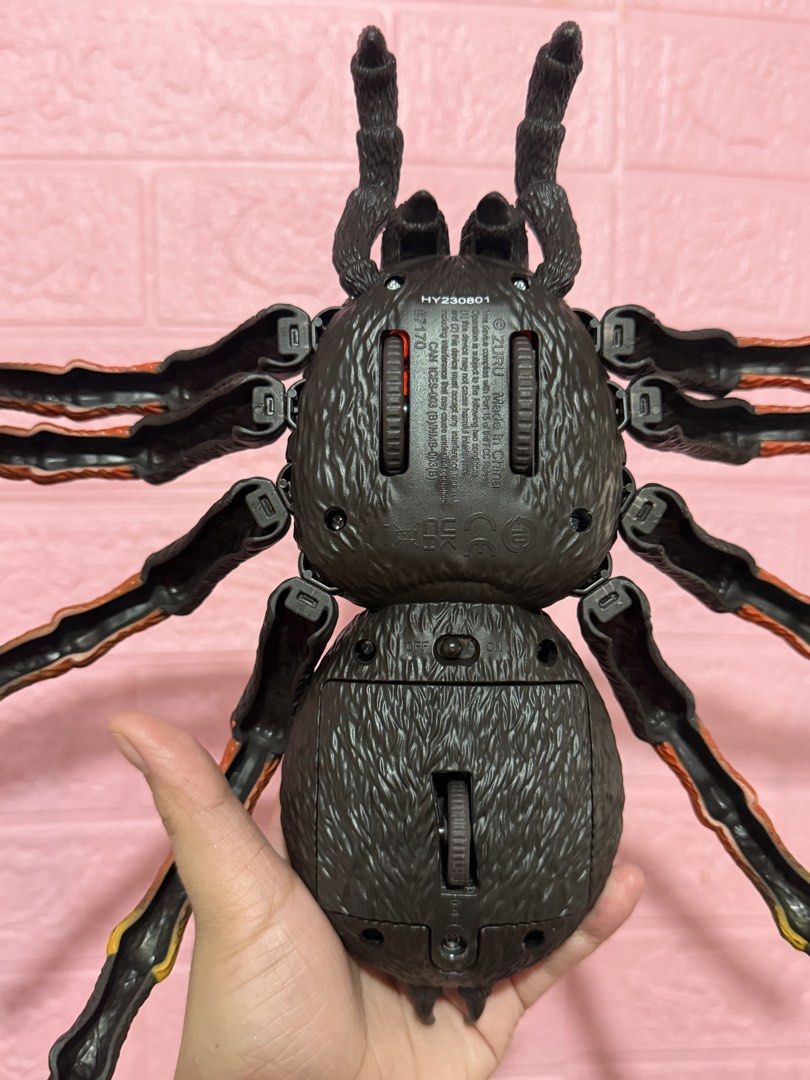 ZURU Robo Alive Giant Tarantula (Category: Interactive Toys) located in Quezon City. Submitted by pinkyswearshop (Listing ID 1446068568, Image 3). Description: .