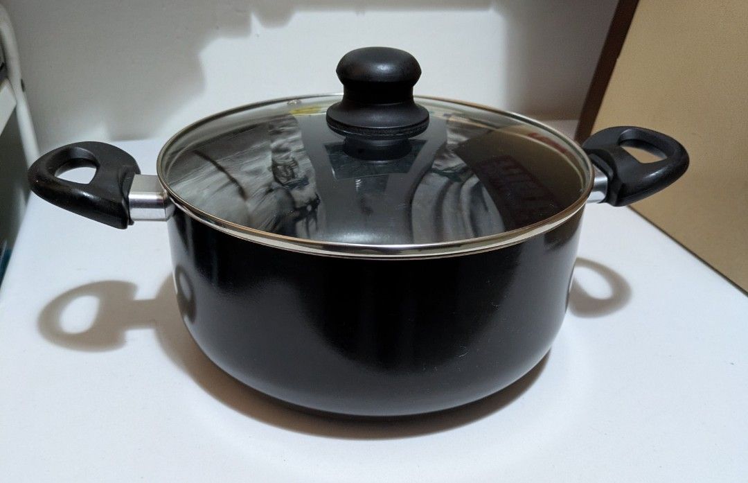 25cm Black Pot with Glass Lid