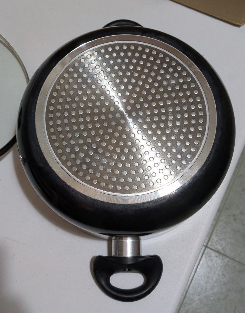 25cm Black Pot with Glass Lid494068062791946244