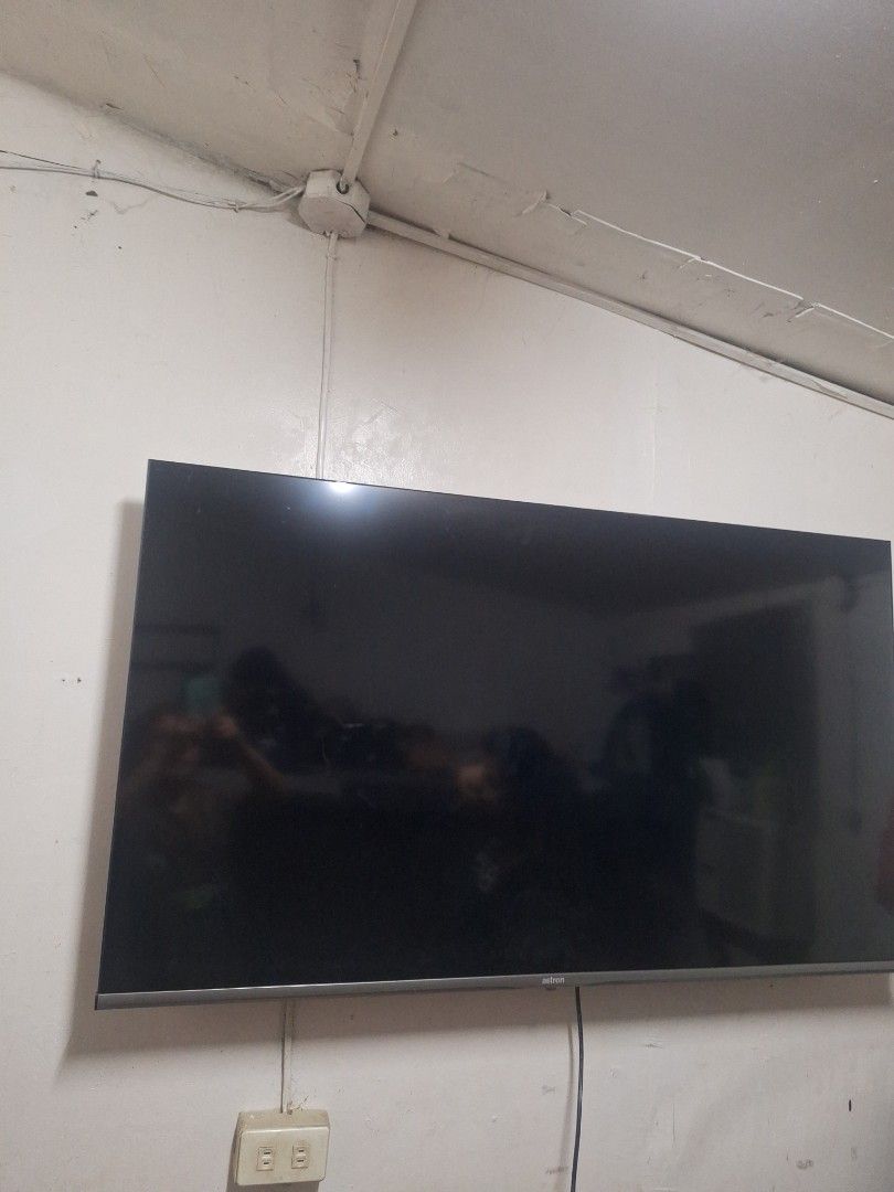 55 inch astron google tv (Category: TV) located in Manila. Submitted by ptiu6890007 (Listing ID 1446181472, Image 2). Description: bought last may 17, 2026 for 21000 with receipt...no issues, no dents good as new.