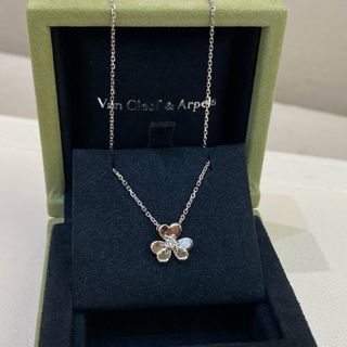 (Category: ) located in . Submitted by millenlavish_outlet (Listing ID 1446189168, Image 1). Description: .