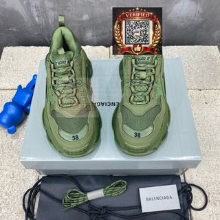 (Category: ) located in . Submitted by shoes.locker (Listing ID 1446197001, Image 1). Description: .