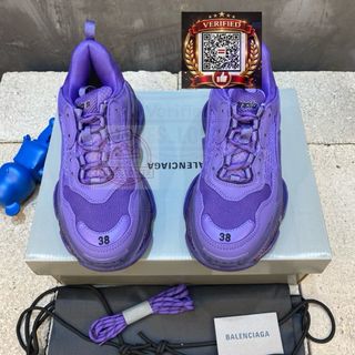 (Category: ) located in . Submitted by shoes.locker (Listing ID 1446198069, Image 1). Description: .