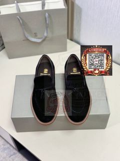 (Category: ) located in . Submitted by shoes.locker (Listing ID 1446282209, Image 1). Description: .