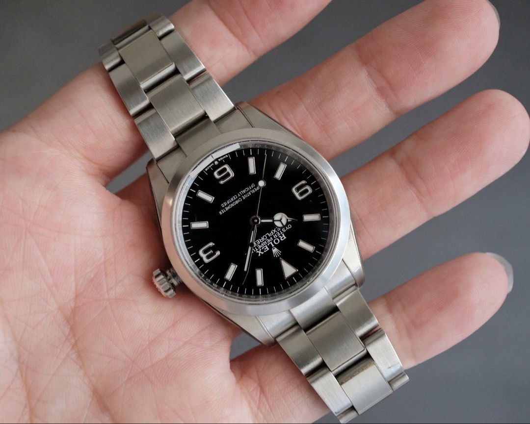 🔥 Full Set! Rolex Oyster Perpetual Explorer 1 Ref. 124270 36mm Automatic Watch not 114270 14270 FSOT WTT (Category: Watches) located in Singapore. Submitted by jun.7.6 (Listing ID 1446238028, Image 3). Description: Personal piece, like new condition, unpolished. Protective sticker since day 1. Triple box, manual booklet and warranty card dated April 2022. Full link with white swing tag and purchase receipt..