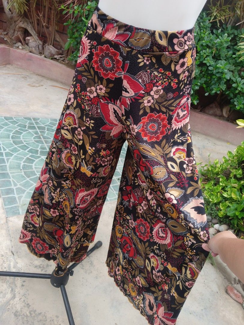 Abstract Floral Wide Leg Pants (Category: Other Bottoms) located in Dagupan City. Submitted by t00tsy (Listing ID 1443574961, Image 3). Description: !!𝗦𝗙 𝗦𝗛𝗢𝗨𝗟𝗗𝗘𝗥𝗘𝗗 𝗕𝗬 𝗕𝗨𝗬𝗘𝗥!! ༄ 𝗦𝗲𝗲 𝗮𝗹𝗹 𝗜𝗺𝗮𝗴𝗲𝘀 𝗕𝗲𝗳𝗼𝗿𝗲 𝗜𝗻𝗾𝘂𝗶𝗿𝗶𝗻𝗴 ༄ 𝗔𝗹𝗹 𝗶𝘁𝗲𝗺𝘀 𝗮𝗿𝗲 𝗪𝗮𝘀𝗵𝗲𝗱 𝗮𝗻𝗱 𝗦𝗮𝗻𝗶𝘁𝗶𝘇𝗲𝗱 SIZE: 28-38 DETAILS: • tinatamad ako mag pic pm nlng for more info • MOP: GCASH MOD: JNT pm for more info, pics etc..