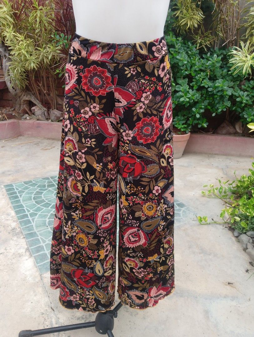 Abstract Floral Wide Leg Pants (Category: Other Bottoms) located in Dagupan City. Submitted by t00tsy (Listing ID 1443574961, Image 1). Description: !!𝗦𝗙 𝗦𝗛𝗢𝗨𝗟𝗗𝗘𝗥𝗘𝗗 𝗕𝗬 𝗕𝗨𝗬𝗘𝗥!! ༄ 𝗦𝗲𝗲 𝗮𝗹𝗹 𝗜𝗺𝗮𝗴𝗲𝘀 𝗕𝗲𝗳𝗼𝗿𝗲 𝗜𝗻𝗾𝘂𝗶𝗿𝗶𝗻𝗴 ༄ 𝗔𝗹𝗹 𝗶𝘁𝗲𝗺𝘀 𝗮𝗿𝗲 𝗪𝗮𝘀𝗵𝗲𝗱 𝗮𝗻𝗱 𝗦𝗮𝗻𝗶𝘁𝗶𝘇𝗲𝗱 SIZE: 28-38 DETAILS: • tinatamad ako mag pic pm nlng for more info • MOP: GCASH MOD: JNT pm for more info, pics etc..