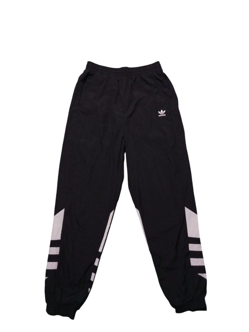 Addidas Big Trefoil (Category: Activewear) located in Bacolod City. Submitted by j.kicks21 (Listing ID 1446276231, Image 2). Description: 📌Adidas Biglogo Trefoil Track Pants 📌Colorate:9.7/10 📌Waistline:32-33 📌Excellent Condition 📌Issue: None 📌Price📩 ✅CLICK EACH PHOTO FOR DETAILS 📌Color may vary due to lighting 📌 No rush shipping PAYMENT FIRST POLICY 💸 ➡️ Mode of payment: Gcash.