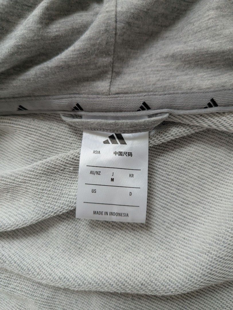 Adidas jacket （分類：外套及戶外衣服）位於 Hong Kong。 由 chihim1992 提交（商品編號 1446242225，圖片 2）。簡介： size medium。