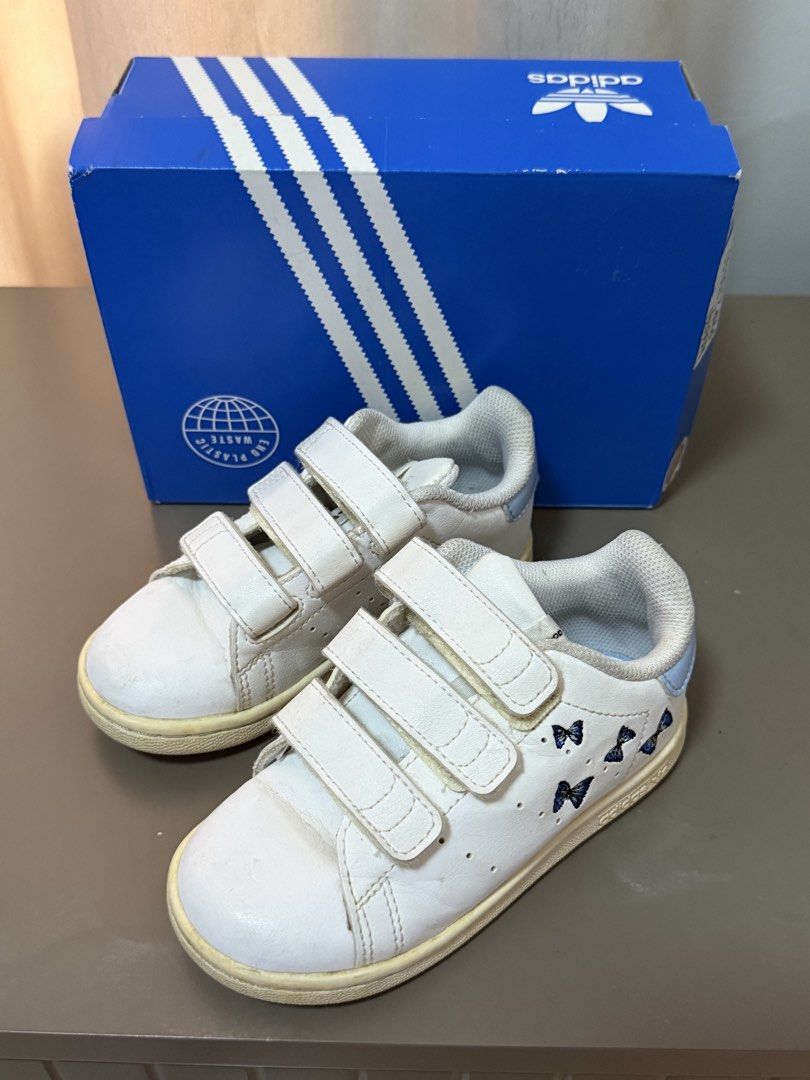 Adidas Stan Smith Kids UK 9 (Category: Babies & Kids Fashion) located in Santa Rosa. Submitted by __skye (Listing ID 1446283681, Image 1). Description: ✅ Authentic Adidas Stan Smith CF I ✅ Classic white colorway ✅ Size US 9K / EU 26 ✅ Triple hook-and-loop (Velcro) straps for easy wear ✅ Includes original Adidas box ✅ Lightweight and comfortable for toddlers ✅ Durable rubber sole ✅ Gently used with normal signs of wear ✅ Clean and wearable conditi