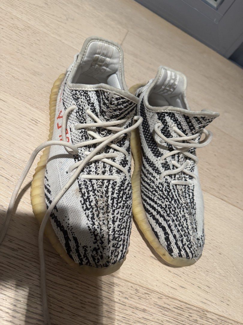 Adidas yeezy boost 350 V2 （分類：波鞋）位於 Hong Kong。 由 bngs2000 提交（商品編號 1446312434，圖片 3）。簡介： 。