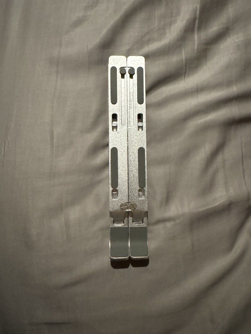 Adjustable Aluminum Laptop Stand493989403213189120