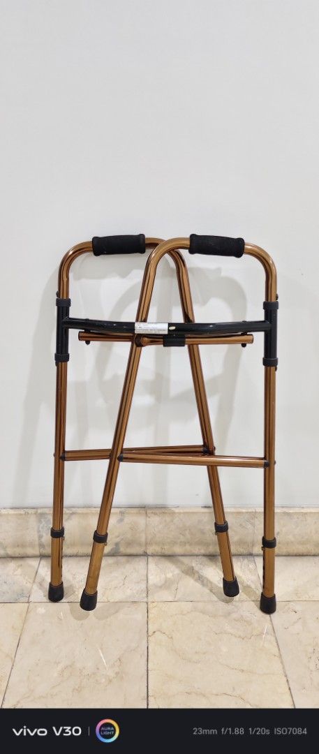 Adjustable Folding Walker for Mobility Assistance (Category: Wheelchairs) located in Manila. Submitted by roblazo25 (Listing ID 1446184739, Image 3). Description: Adjustable folding walker like new pick up dito sa condo.