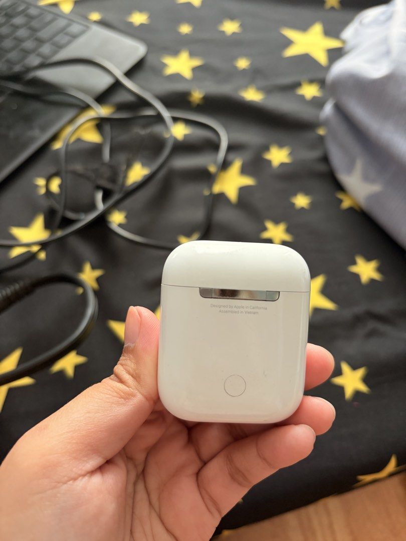 Airpods 2 (Category: Earphones) located in Manila. Submitted by alexapaulinooo (Listing ID 1446186063, Image 1). Description: Airpods Gen 2 Rfs: upgraded.