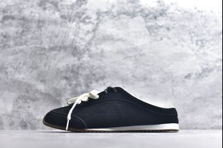 (Category: ) located in . Submitted by Outlet.Sneakers (Listing ID 1446194727, Image 1). Description: .