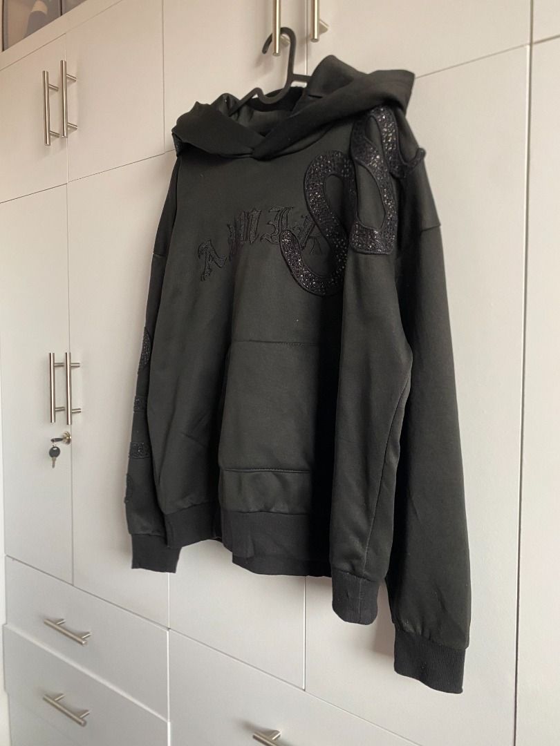 AMIRI Black Snake Embellished Hoodie (Category: Hoodies) located in Tagaytay City. Submitted by grayl_thrift (Listing ID 1446308821, Image 2). Description: - Size: Large - Eye-catching snake graphic embellishments .