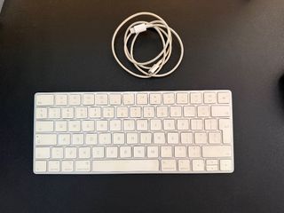 Apple Magic Keyboard with Lightning Cable505902377626521600