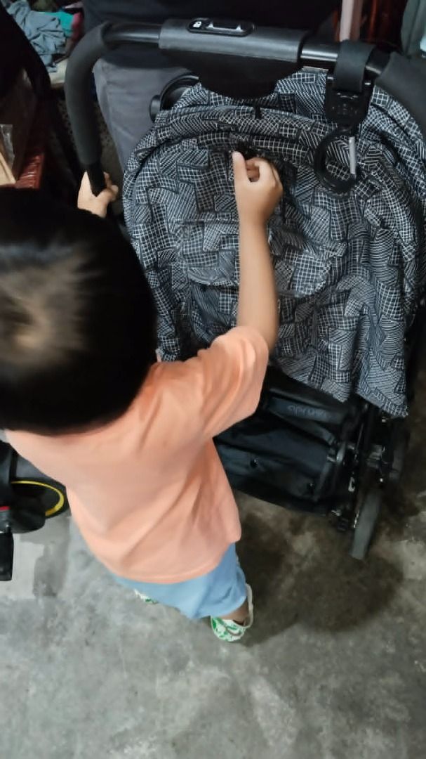 Apruva Stoller (Category: Strollers) located in Taguig. Submitted by GingersCart (Listing ID 1446183250, Image 3). Description: No issue other than sa gulong, see picture. Pero goods padin, ginagamit lang kapag lumalabas..