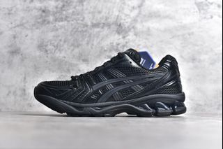 (Category: ) located in . Submitted by Outlet.Sneakers (Listing ID 1446194023, Image 1). Description: .
