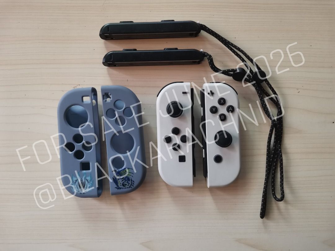 AUTHENTIC Nintendo Switch Joy-Cons (Drift-Free) (Category: Controllers) located in San Mateo. Submitted by blackarachnid88 (Listing ID 1446345868, Image 3). Description: ⚡ Genuine Nintendo White Joy-Cons ⚡ Selling my extra pair of white Nintendo Joy-Cons. These have been well-maintained and are in excellent working condition. 🎮 ✨ Key Features: 🕹️ Rock-Solid Connection: These lock into the rails securely—no slipping and no disconnecting. They re