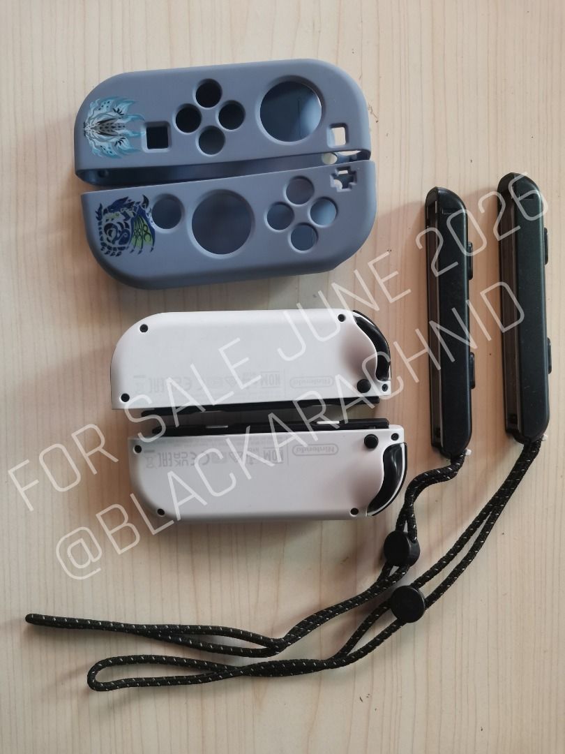 AUTHENTIC Nintendo Switch Joy-Cons (Drift-Free) (Category: Controllers) located in San Mateo. Submitted by blackarachnid88 (Listing ID 1446345868, Image 2). Description: ⚡ Genuine Nintendo White Joy-Cons ⚡ Selling my extra pair of white Nintendo Joy-Cons. These have been well-maintained and are in excellent working condition. 🎮 ✨ Key Features: 🕹️ Rock-Solid Connection: These lock into the rails securely—no slipping and no disconnecting. They re