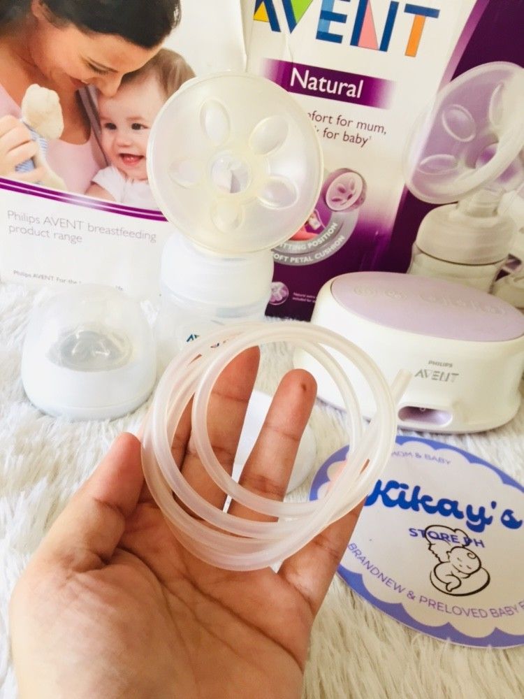 Avent comfort single electric pump (Category: Breastfeeding & Bottle Feeding) located in Manila. Submitted by kikay.store.ph30 (Listing ID 1446203837, Image 2). Description: ❗️ NEW ARRIVALS ❗️🇺🇸 Avent comfort single electric pump Plug in to use Condition : preloved but well love 💓 Working well Inclusion : machine & charger 25mm complete kits. Price: 2500 MOP: GCASH, BDO, MOD: SCO FOR SHIPPING PURPOSE, BUS SHIPPING, JNT, LBC ♥️ 1 day reservatio
