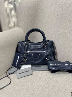 (Kategori: ) berada di . Dikirim oleh anzeraluxbags.id (ID iklan 1446219027, Gambar 1). Deskripsi: .