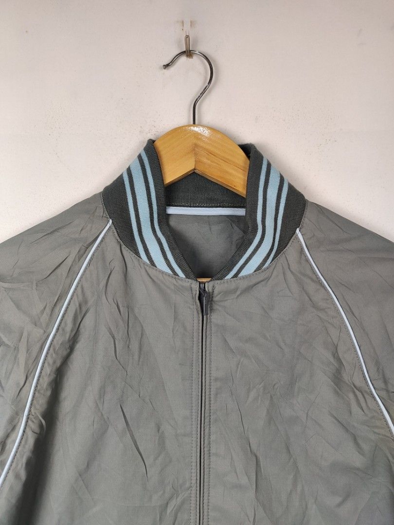 Beams Bomber Jacket (Category: Coats, Jackets and Outerwear) located in Kota Bharu. Submitted by kainanstore (Listing ID 1446253786, Image 2). Description: Beams Bomber Jacket 🔹 Pit 20.5 labuh 27 🔹 Condition 9/10 🔹 Warna Cantik, bebas koyak 🔹 RM40 pos bayar jnt Ws 0145343310 .
