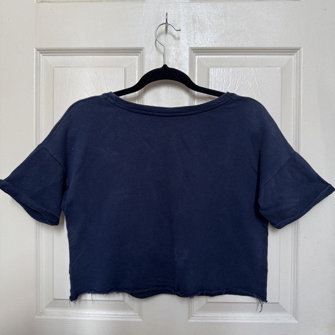 Bershka Navy Blue Crop Top Size S (Category: Shirts) located in Cavite. Submitted by mjpv22 (Listing ID 1446332469, Image 2). Description: - “Under Water Club” Sailor design - Raw hem detail - Thick fabric - Relaxed fit - Other clothing items are available on my profile. Feel free to check them out! :) .