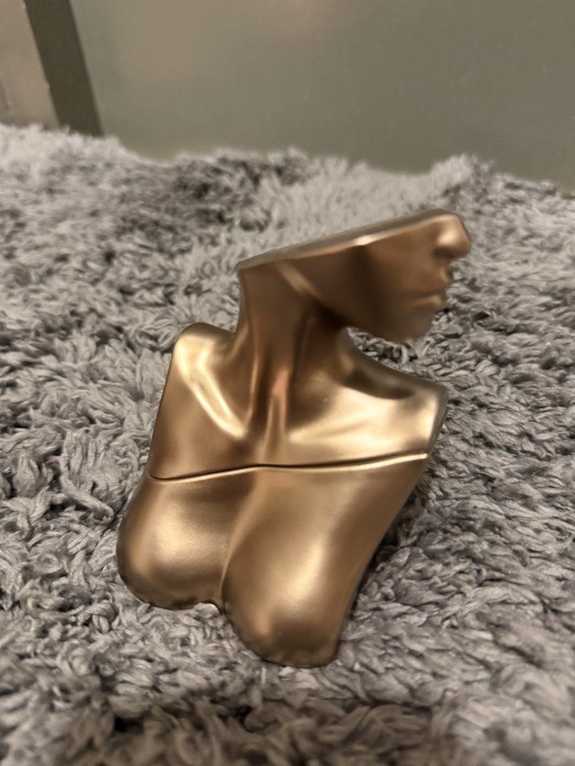 Billie Eilish Eau de Parfum (Category: Fragrance & Deodorants) located in Mandaluyong City. Submitted by riz_040521 (Listing ID 1446211122, Image 1). Description: Prelove-Billie Eilish No. 1 Eau de Parfum (Vanilla) - 50mlPrice: ₱1700 (Super steal price!)Condition: Good as new! Sprayed only once. Juice level is still around 45ml to 48ml (almost full, see actual photos). Scent Profile: Very warm, sweet, and cozy Amber Gourmand. Solid amoy vanilla, 