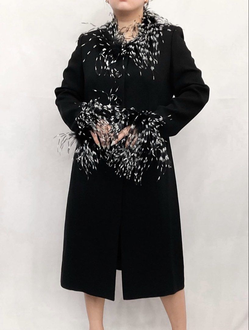 Black and White Ostrich Feather Spring Autumn Coat (Category: Coats, Jackets and Outerwear) located in Iloilo. Submitted by randomoddling (Listing ID 1446319926, Image 1). Description: 40 length, 17.5 width Best fits small.