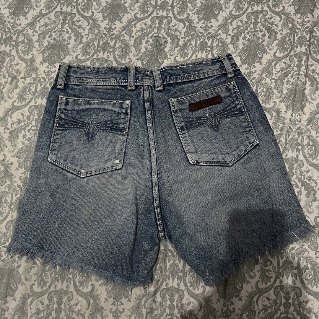 Blue Denim Shorts with Frayed Hem (Category: Shorts) located in Rizal. Submitted by meows6 (Listing ID 1446328167, Image 1). Description: size 26.