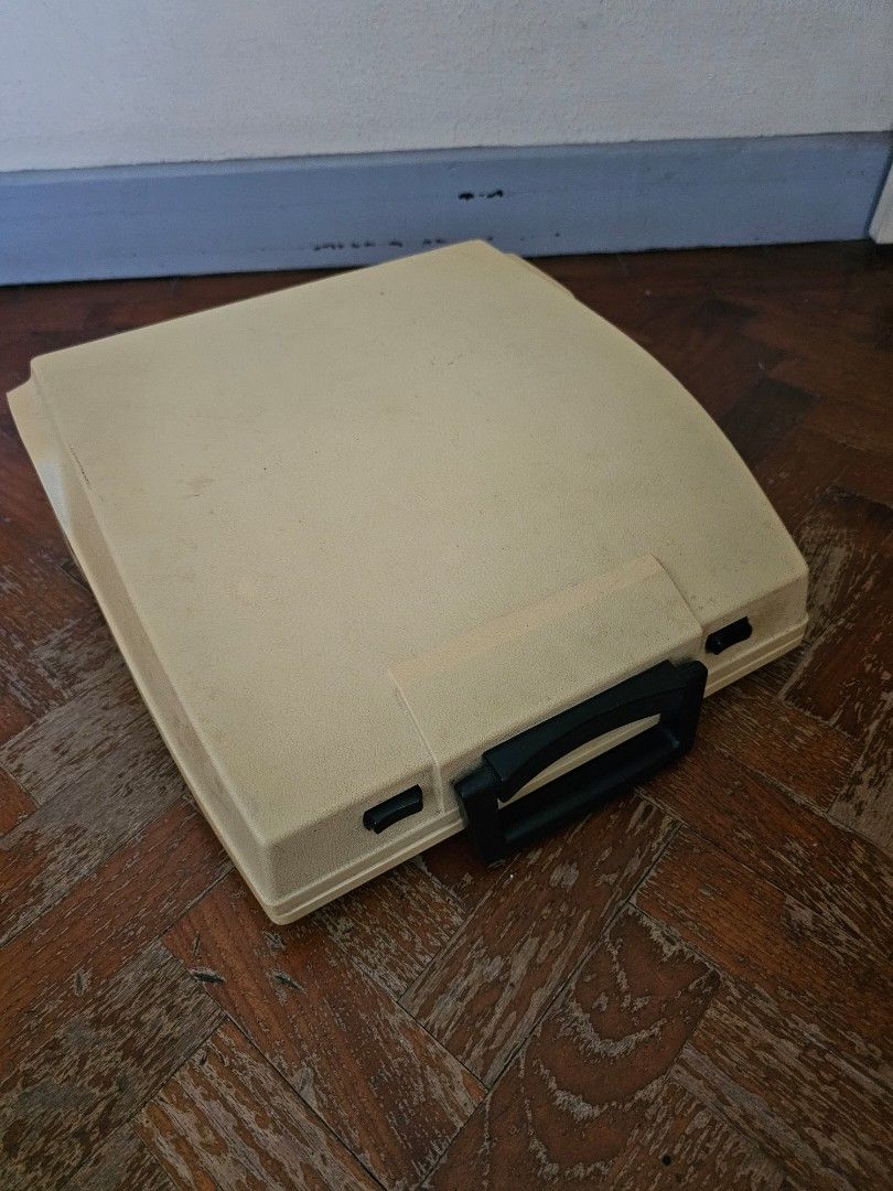 Brother Deluxe 750TR Typewriter with Case493768946389493761