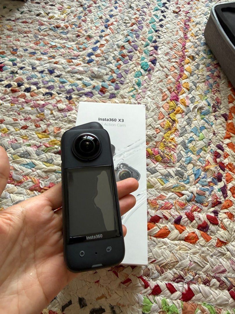 Camera (Category: Cameras) located in Singapore. Submitted by juanes (Listing ID 1446203733, Image 5). Description: Like new with box and multiple accessories (2 extendable sticks, travel case, diving case* and the floating stick) *The diving case is 50sgd more .