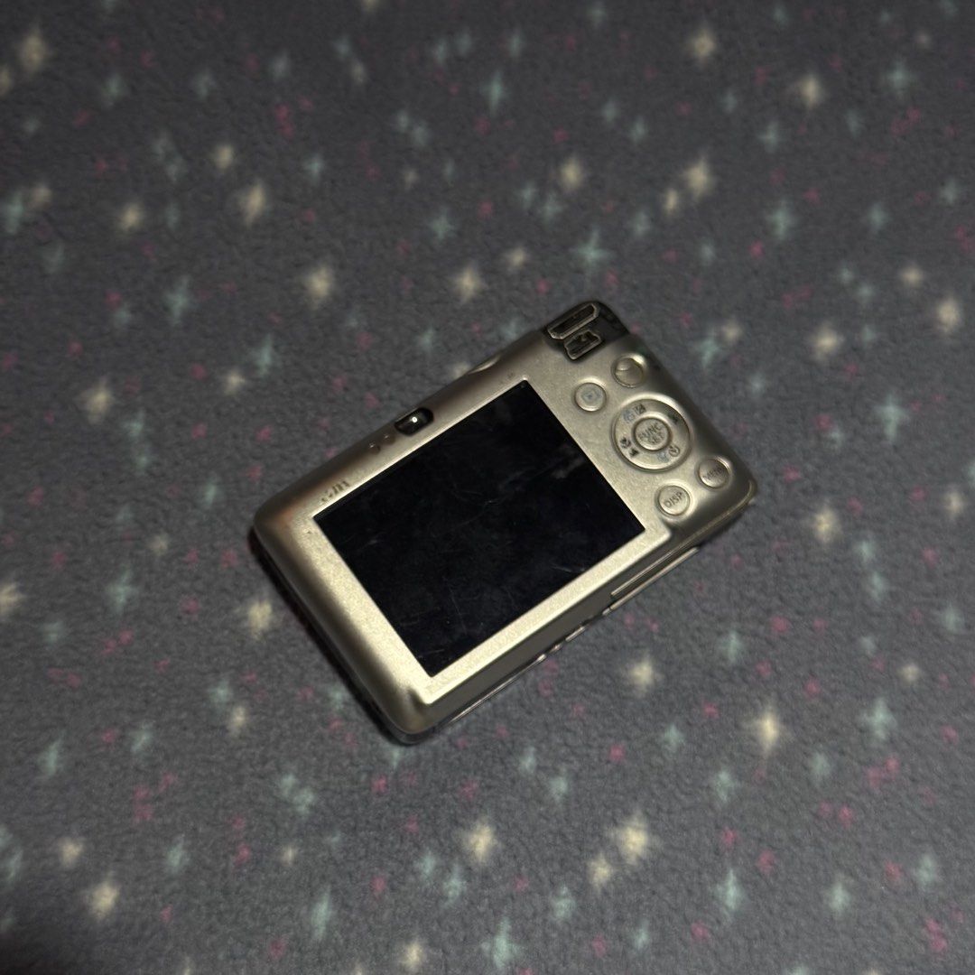 Canon IXUS DIGITAL 210 IS Silver Digital Camera (Category: Cameras) located in Quezon City. Submitted by ncstbr367 (Listing ID 1446317357, Image 2). Description: 📸 Canon IXUS DIGITAL 210 IS (Silver) ✨ Features: Compact point-and-shoot digital camera Stylish silver finish Great for collectors, repair projects, or parts Comes with original battery and charger ⚠️ Please read before buying (Issues): Minor scuffs on the body and screen Dent on the fr