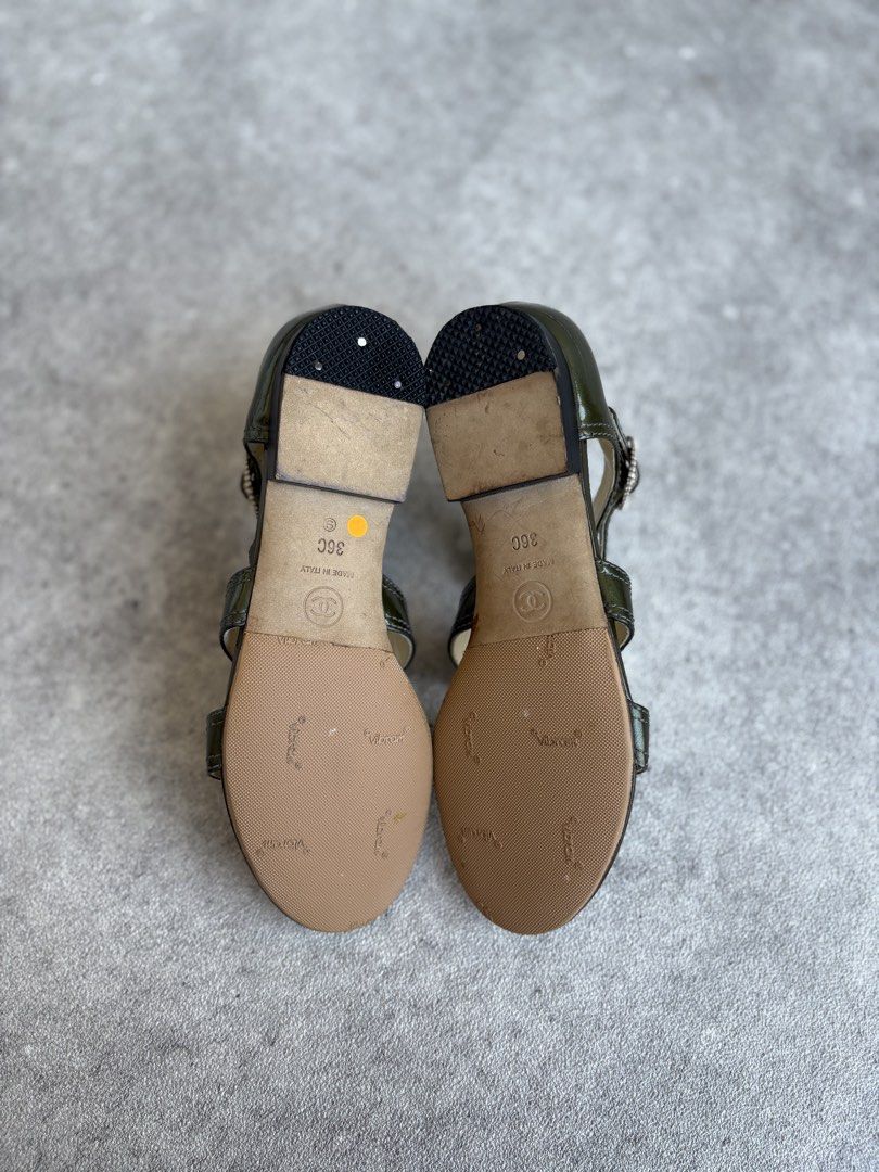 Chanel (Kategori: Sepatu Wanita) berada di Batam. Dikirim oleh 2k.closetss (ID iklan 1446259476, Gambar 3). Deskripsi: .