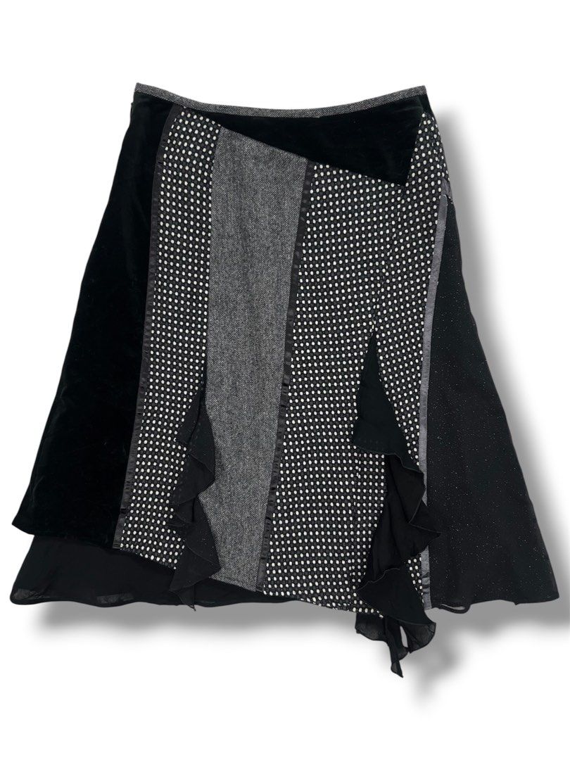Cledevers Deconstructed Gothic Skirt (Category: Skirts) located in Kuala Lumpur. Submitted by kagayaubuyashiki (Listing ID 1446336723, Image 2). Description: If you’re not planning to buy, please don’t waste my time with unnecessary chats. It also wastes my chat quota‼️ 📌Size on Tag : 2. 📌Waist : 26 Inches. 📌Length : 22.5 Inches. 📌Condition : Good. *Refer Pictures. *The color of the product may look different from the actual color of the imag