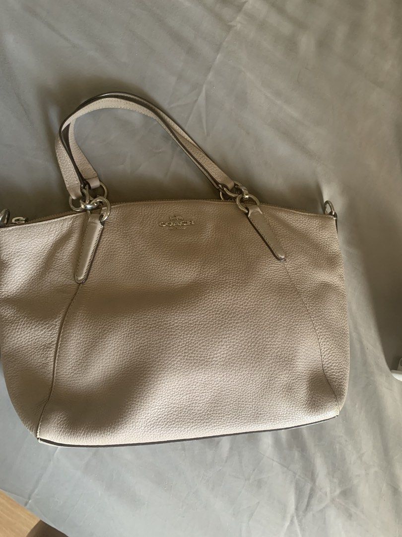 Coach Kelsey pebble (Category: Luxury Bags & Wallets) located in Manila. Submitted by yanakolekzione (Listing ID 1446213238, Image 2). Description: Original Minor signs of usage inside the bag - Coach pebble leather tote bag - Light beige color - Zipper closure for security - Interior pockets for organization - Silver hardware accents - Ideal everyday bag with plenty of space - Clean interior .
