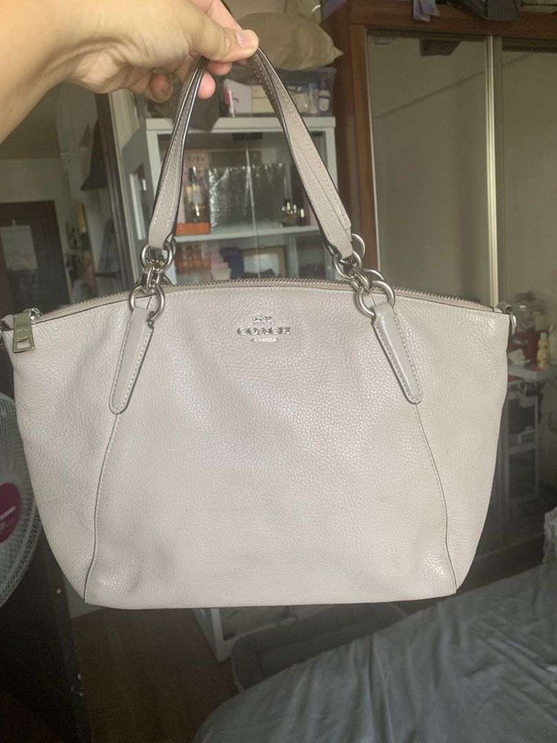 Coach Kelsey pebble (Category: Luxury Bags & Wallets) located in Manila. Submitted by yanakolekzione (Listing ID 1446213238, Image 1). Description: Original Minor signs of usage inside the bag - Coach pebble leather tote bag - Light beige color - Zipper closure for security - Interior pockets for organization - Silver hardware accents - Ideal everyday bag with plenty of space - Clean interior .