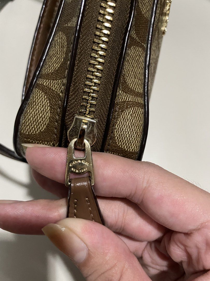 Coach Mini Jamie Camera Bag (Category: Cross-body Bags) located in Taguig. Submitted by lykamangubat (Listing ID 1446200314, Image 3). Description: Bag is still in good condition, and no signs of usage. 😊.