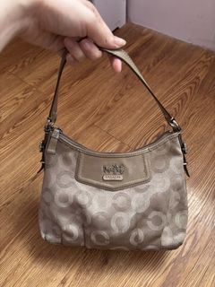 (Category: ) located in . Submitted by preloved.frommary (Listing ID 1446201497, Image 1). Description: .